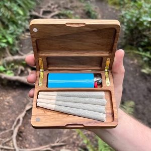 Estuche de Madera Para Armados y Encendedor